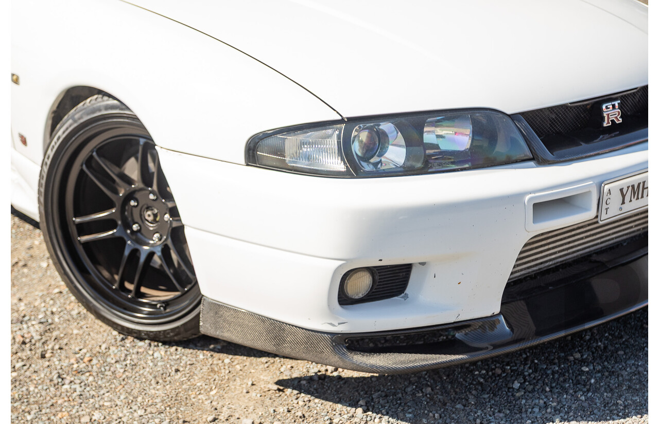 04/1997 Nissan Skyline R33 GT-R Series 3 BNR33 (AWD) 2d Coupe QM1 Polar White Turbo 2.6L - Modified 850hp+ - 05/2009 Import