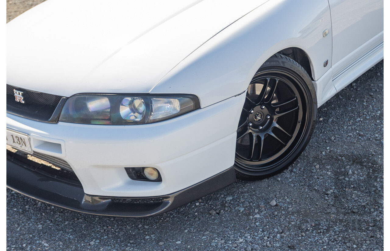 04/1997 Nissan Skyline R33 GT-R Series 3 BNR33 (AWD) 2d Coupe QM1 Polar White Turbo 2.6L - Modified 850hp+ - 05/2009 Import