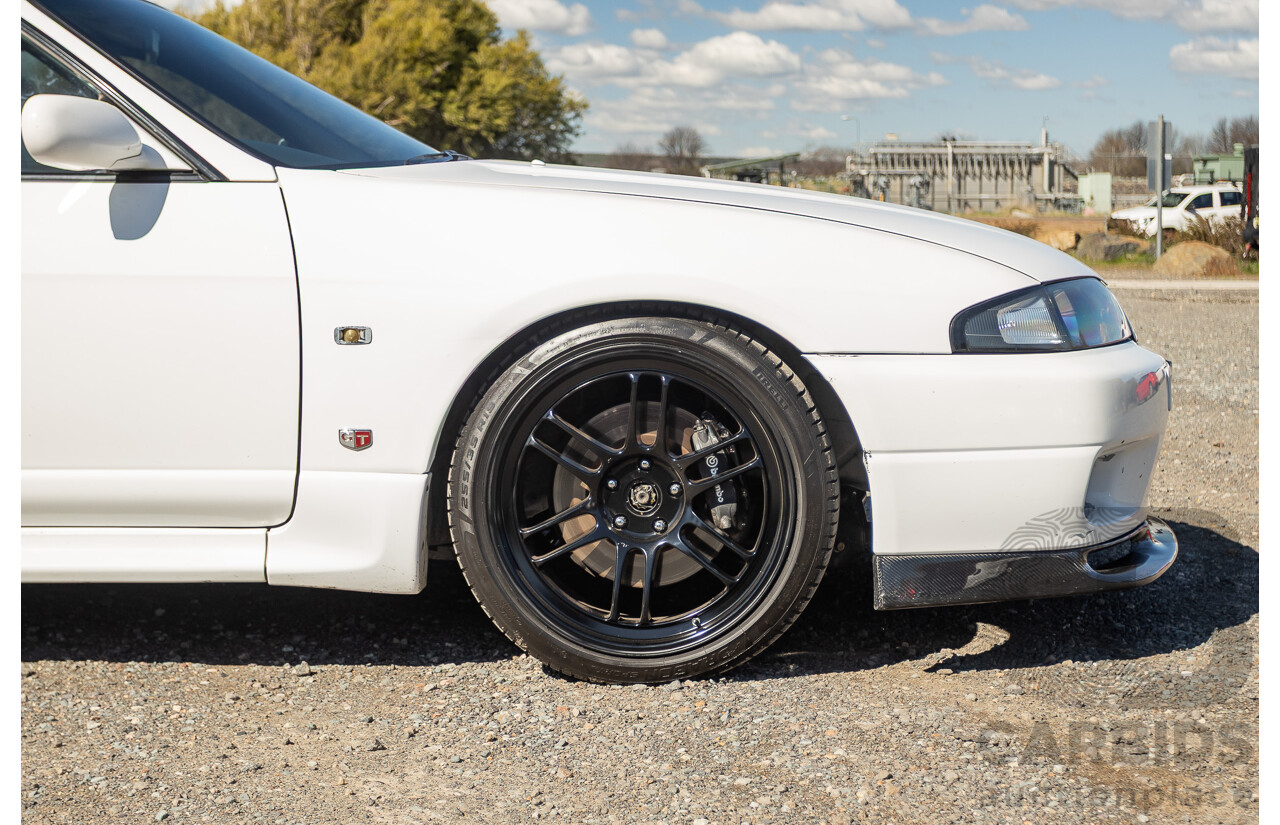 04/1997 Nissan Skyline R33 GT-R Series 3 BNR33 (AWD) 2d Coupe QM1 Polar White Turbo 2.6L - Modified 850hp+ - 05/2009 Import