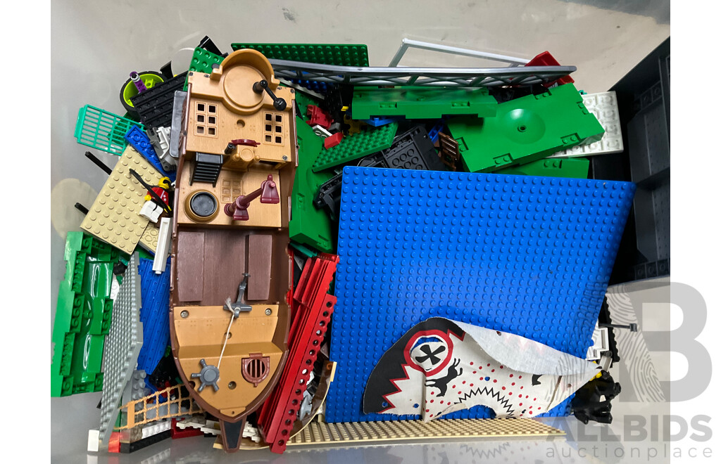 Collection Approx 8.5KG Lego and Lego Compatible Pieces