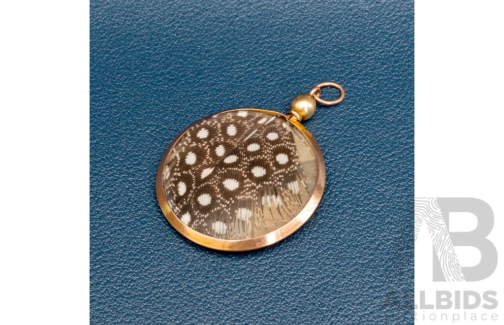 9ct Vintage Double Sided Locket with Peacock Feather Insert, 30mm Diameter, 5.91 Grams