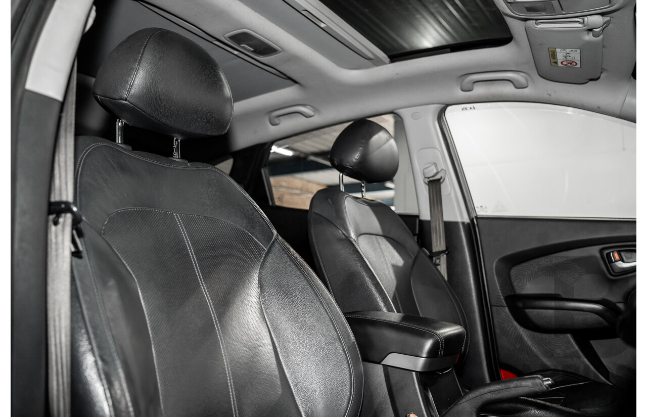9/2014 Hyundai ix35 Highlander (AWD) LM Series II 4d Wagon Grey Titanium Metallic Turbo Diesel 2.0L