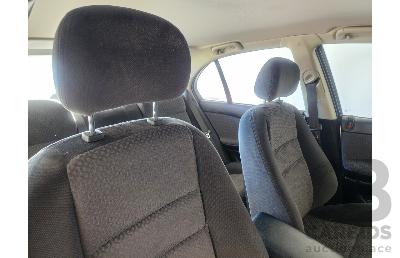 2/2005 Holden Berlina  VZ 4d Sedan Silver 3.6L