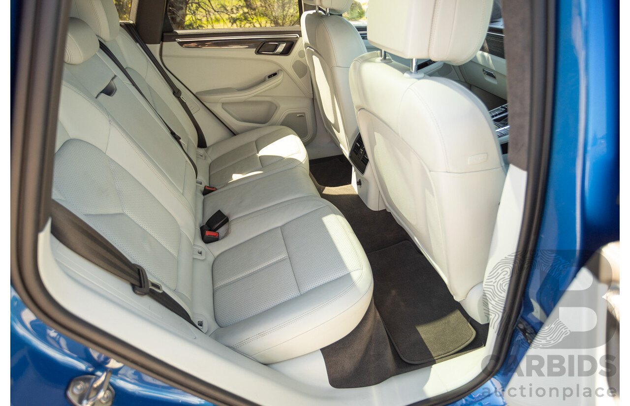 04/2015 Porsche Macan Turbo (AWD) 95B MY15 4d Wagon Sapphire Blue Metallic Twin Turbo V6 3.6L