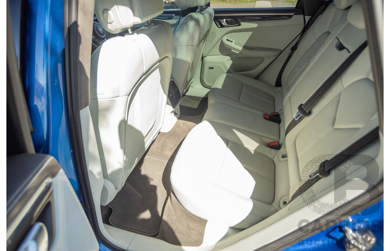 04/2015 Porsche Macan Turbo (AWD) 95B MY15 4d Wagon Sapphire Blue Metallic Twin Turbo V6 3.6L