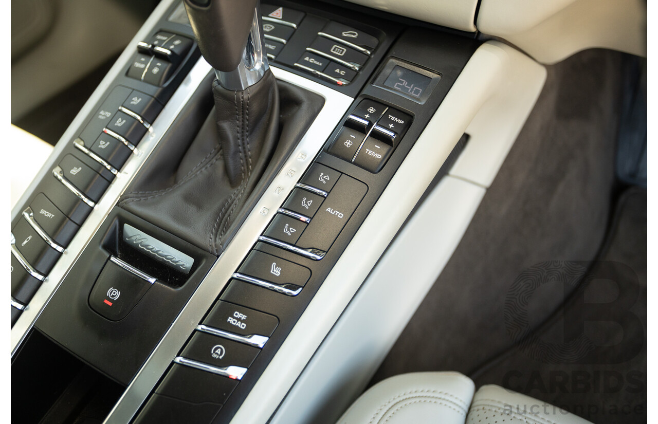 04/2015 Porsche Macan Turbo (AWD) 95B MY15 4d Wagon Sapphire Blue Metallic Twin Turbo V6 3.6L