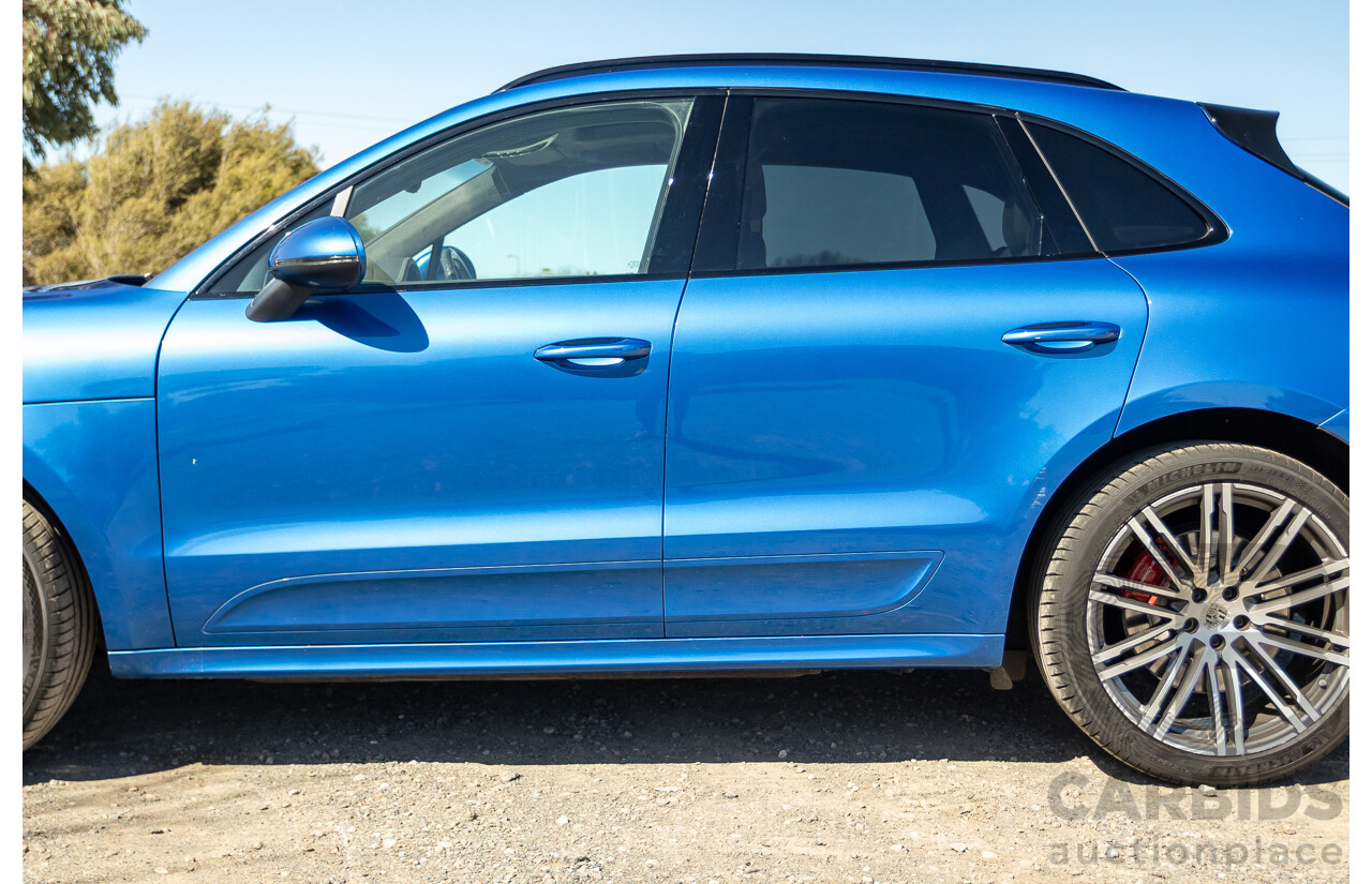 04/2015 Porsche Macan Turbo (AWD) 95B MY15 4d Wagon Sapphire Blue Metallic Twin Turbo V6 3.6L