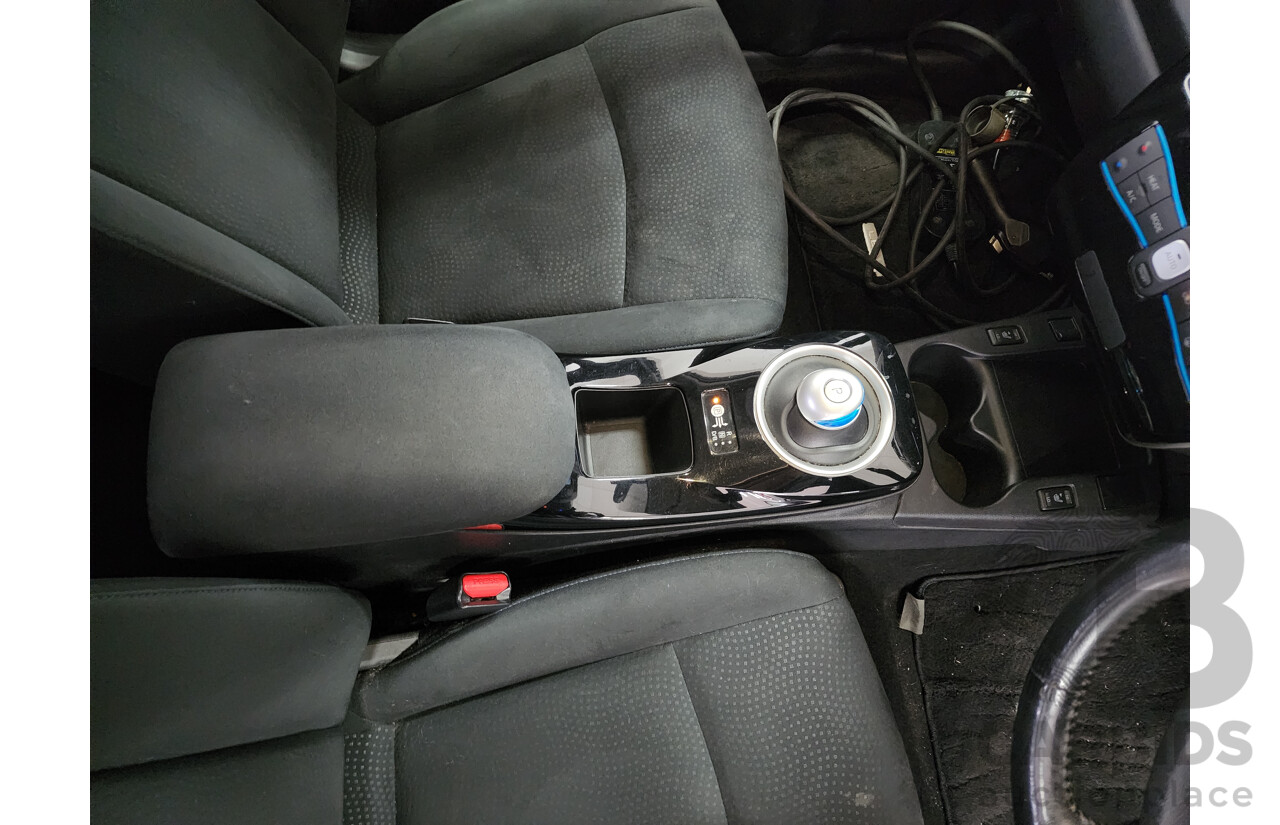10/2013 Nissan Leaf  ZE0 5d Hatchback Black Electric