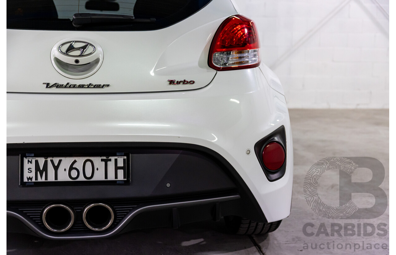 6/2015 Hyundai Veloster SR Turbo FS4 Series 2 3d Coupe Stormtrooper White Pearl Turbo 1.6L