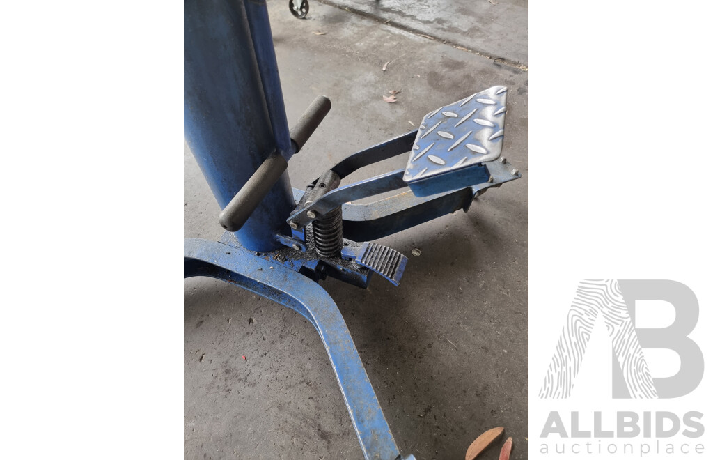 Wheeled Hydraulic Transmission Jack
