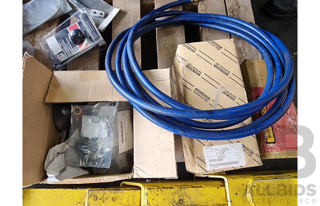 Assorted Job Lot - Pallet of Assorted Car Part ETC