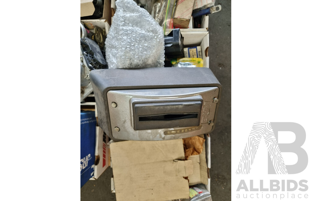 Assorted Job Lot - Pallet of Assorted Car Part ETC