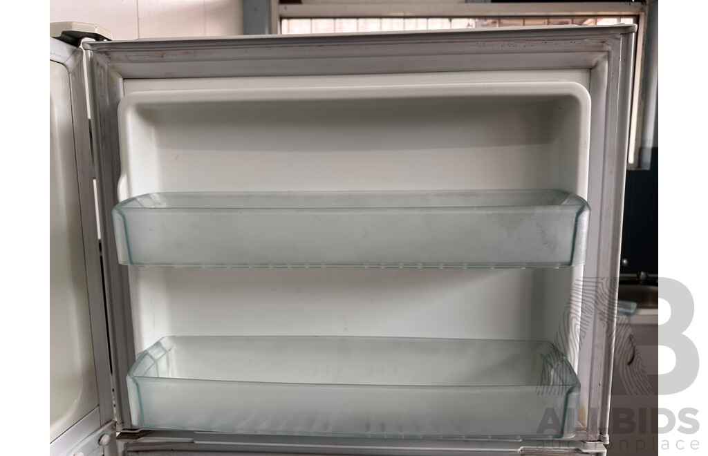 Westinghouse 280L Fridge/Freezer