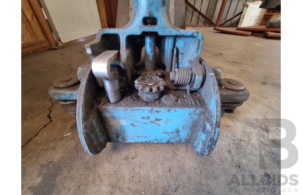 Heavy Duty Hydraulic Trolley Jack Complete with Jack Handle