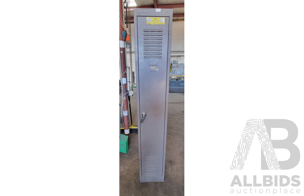 Roksteel Free Standing Single Locker