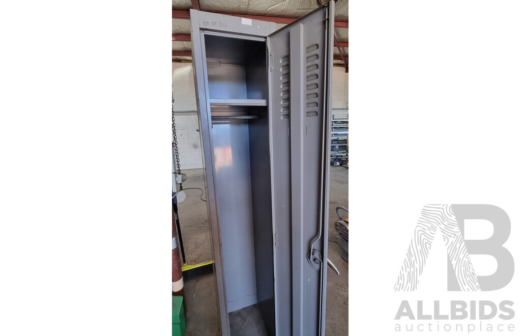 Roksteel Free Standing Single Locker