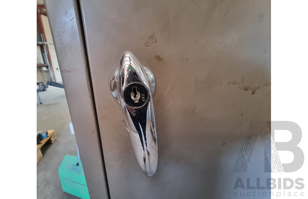 Roksteel Free Standing Single Locker