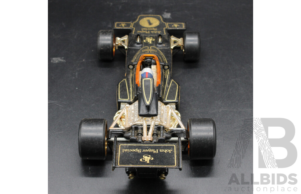 JOHN PLAYER SPECIAL CORGI 1:18 F1 Lotus Driver Colin Chapman