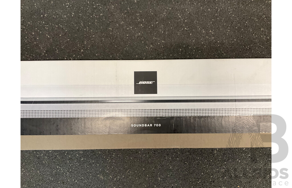BOSE Smart Ultra Soundbar with Bass Module 700 Subwoofer (White)