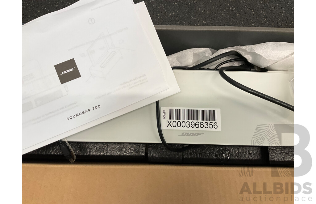 BOSE Smart Ultra Soundbar with Bass Module 700 Subwoofer (White)