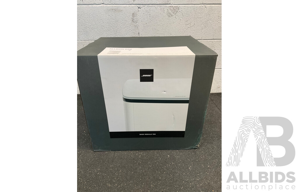 BOSE Smart Ultra Soundbar with Bass Module 700 Subwoofer (White)