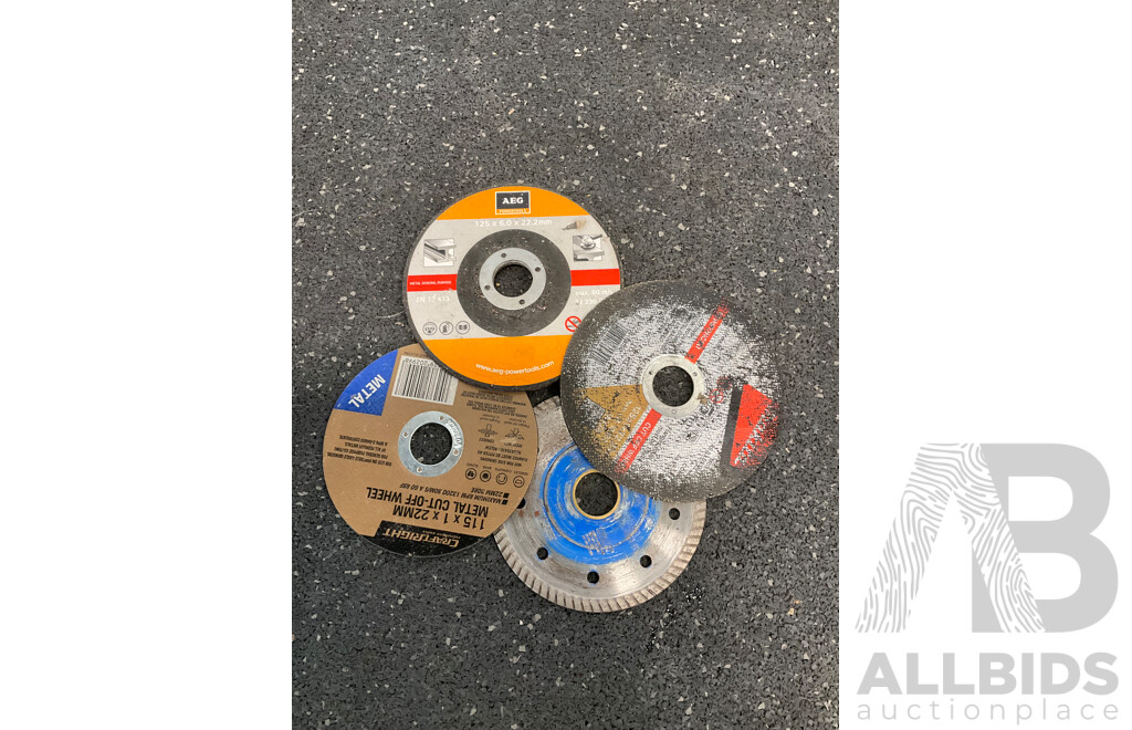 AEG 18V Power Tools - Impact Driver (BBS18C), Angle Grinder (BEWS 18-125X), Battery Charger and Bag - Lot of 4