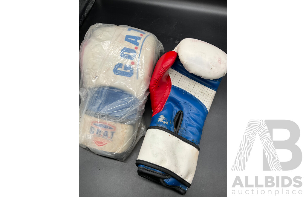 G.O.A.T. Boxing Gloves Black 12oz (x8) and White (x2) - Lot of 10