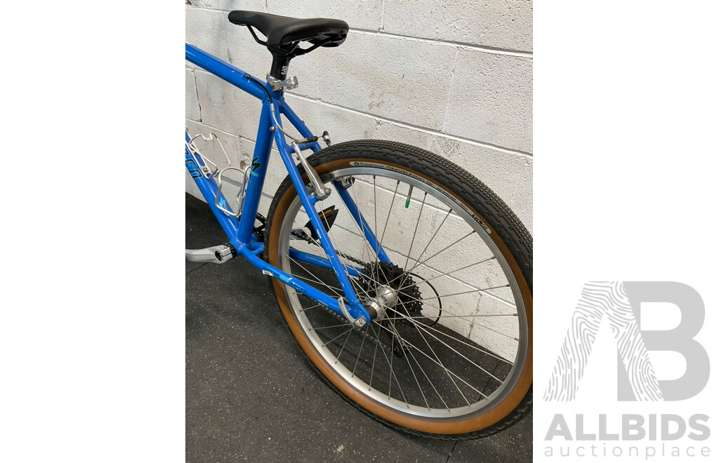 SPECIALIZED Rockhopper Mountain Bike