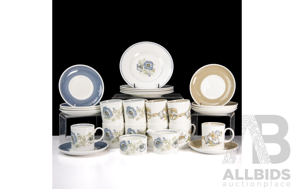 Set Five Wedgwood Susie Cooper Trios, Creamer & Sugar Dish in Glen Mist Pattern & Five Wedgwood Susie Copper Design Duos in Beige