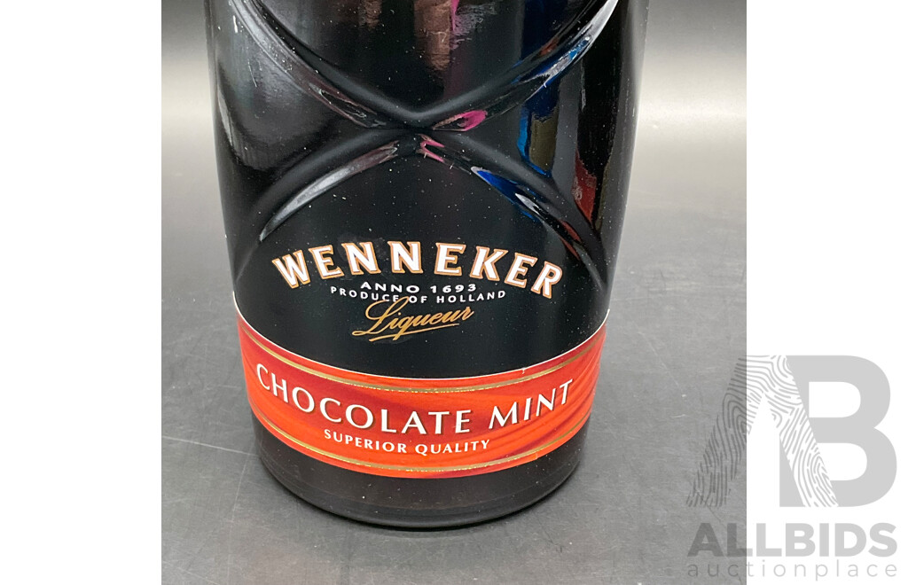 WENNEKER Cafe Liqueur 700ml, WENNEKER Blue Curacao 700ml - Lot of 3