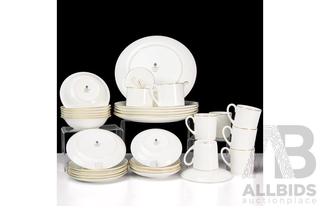 Wedgwood 32 Piece Porcelain Dinner Service for Six in Formal Gold Pattern