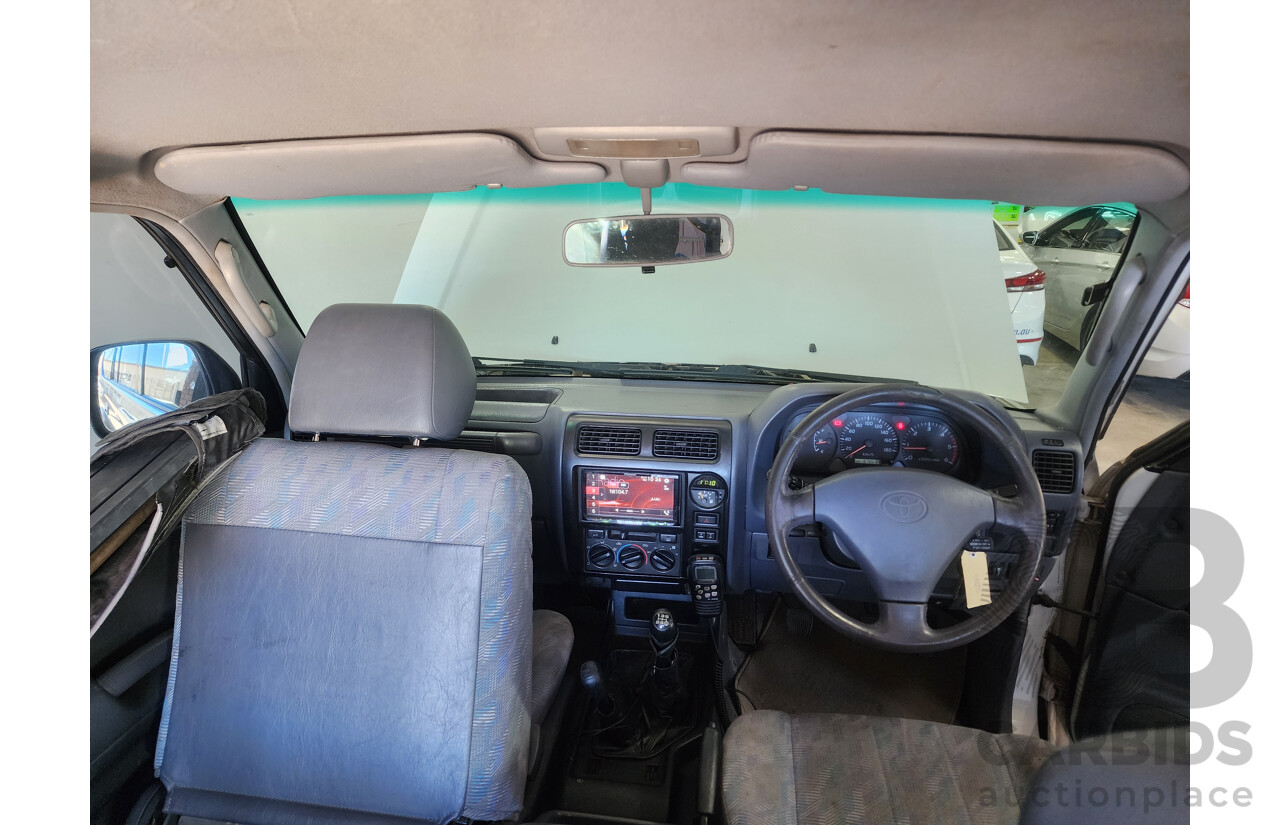 8/2002 Toyota Landcruiser Prado GXL (4x4) KZJ95R 4d Wagon White / Gold 3.0L