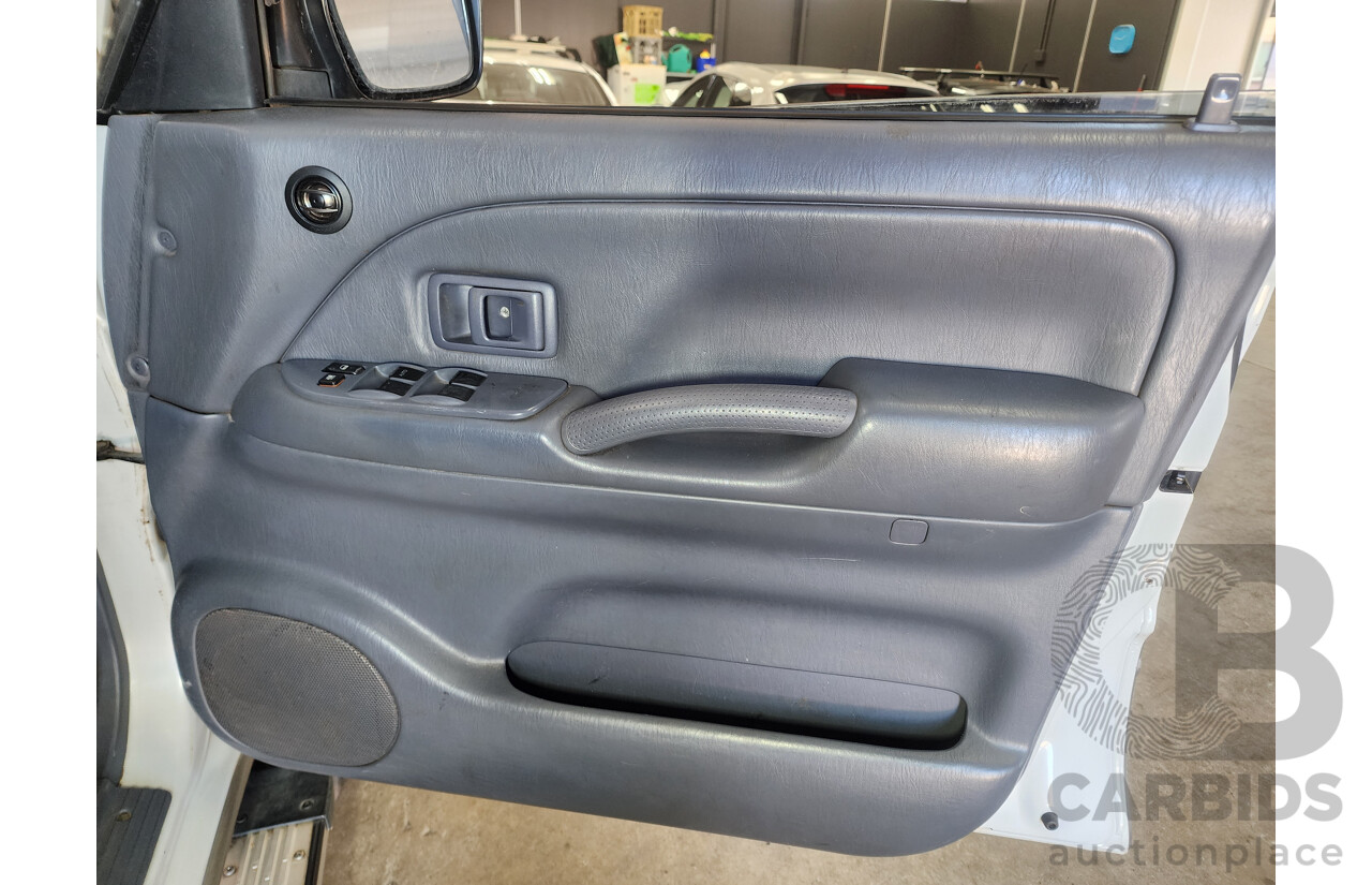 8/2002 Toyota Landcruiser Prado GXL (4x4) KZJ95R 4d Wagon White / Gold 3.0L