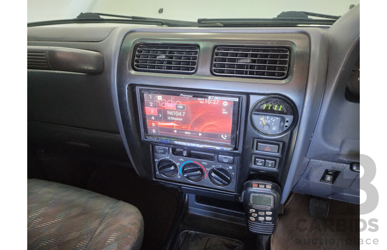 8/2002 Toyota Landcruiser Prado GXL (4x4) KZJ95R 4d Wagon White / Gold 3.0L