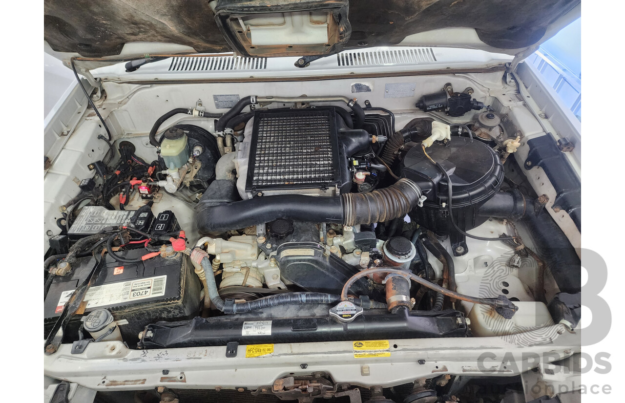 8/2002 Toyota Landcruiser Prado GXL (4x4) KZJ95R 4d Wagon White / Gold 3.0L