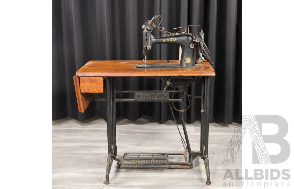 Vintage Singer Sewing Machine on Metal Treadle Base