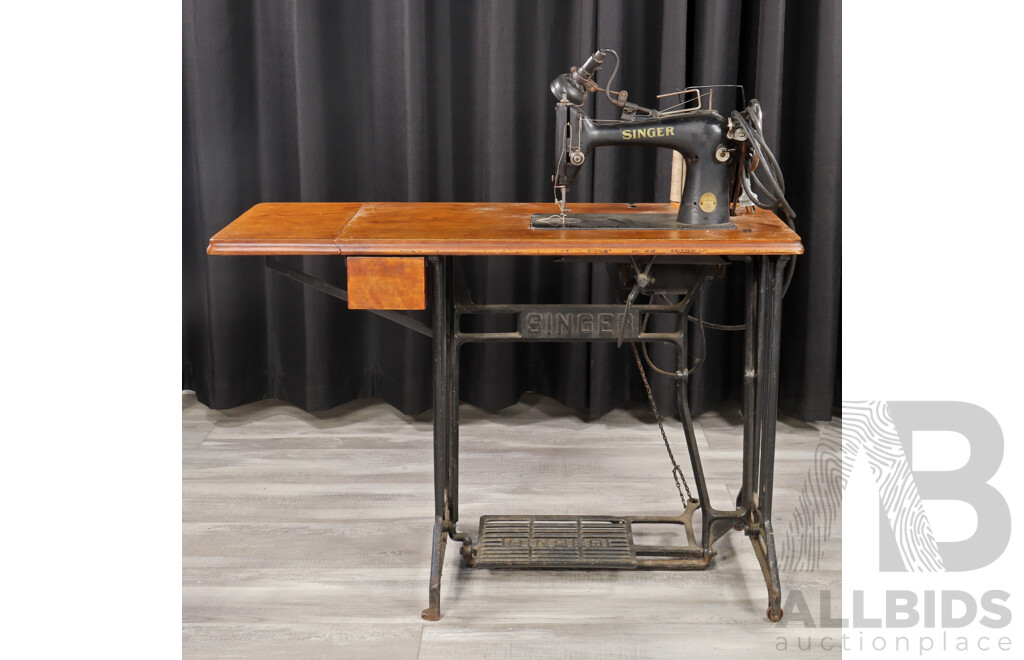 Vintage Singer Sewing Machine on Metal Treadle Base