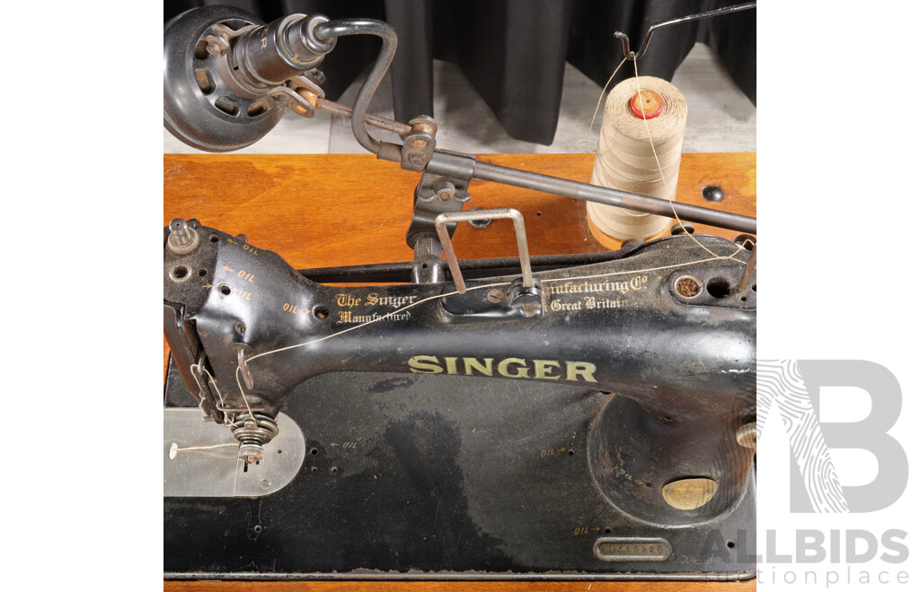 Vintage Singer Sewing Machine on Metal Treadle Base