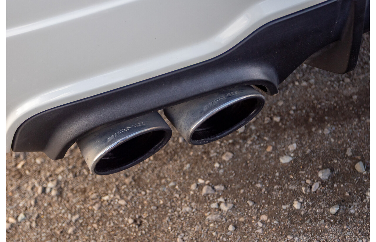 11/2011 Mercedes Benz C63 AMG Performance Package Plus W204 MY11 4d Sedan Calcite White V8 6.3L