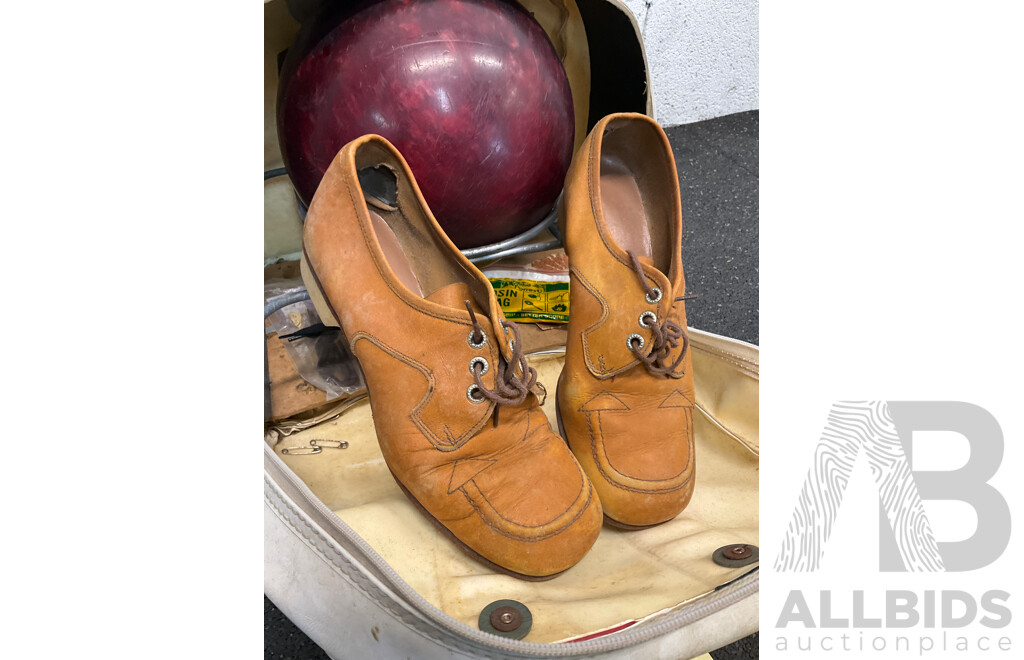 Vintage Bowling AMF Strikeline Ball with Carry Bat, Shoes, Certificates and Pins