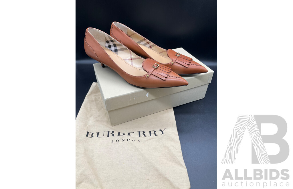 Tan Calf Leather Fringe Pointed Toe Kitten Heels Size US 7.5  Branded BURBERRY