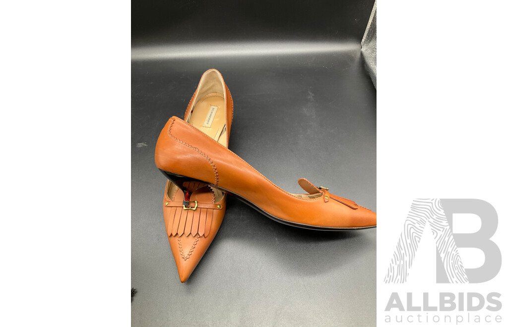 Tan Calf Leather Fringe Pointed Toe Kitten Heels Size US 7.5  Branded BURBERRY