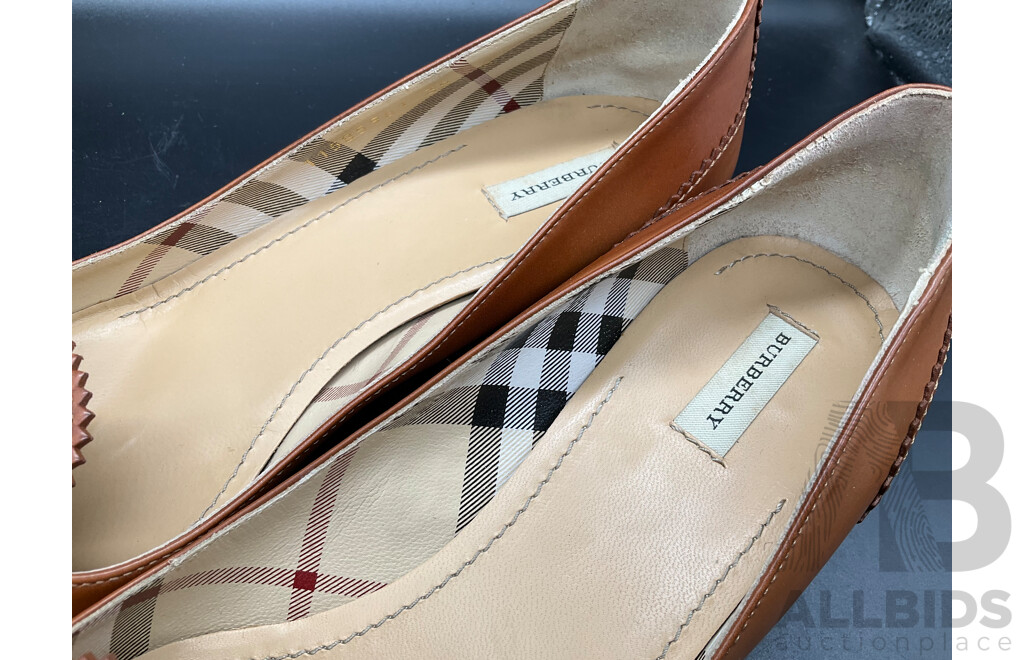 Tan Calf Leather Fringe Pointed Toe Kitten Heels Size US 7.5  Branded BURBERRY