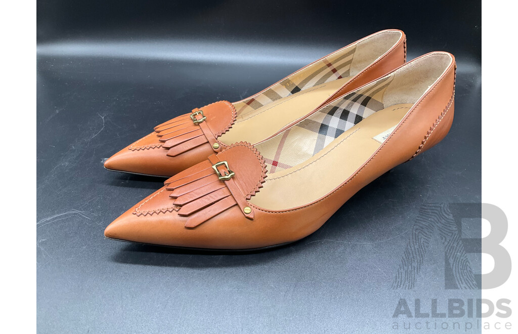 Tan Calf Leather Fringe Pointed Toe Kitten Heels Size US 7.5  Branded BURBERRY