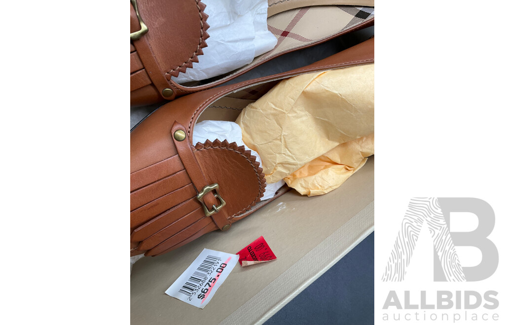 Tan Calf Leather Fringe Pointed Toe Kitten Heels Size US 7.5  Branded BURBERRY