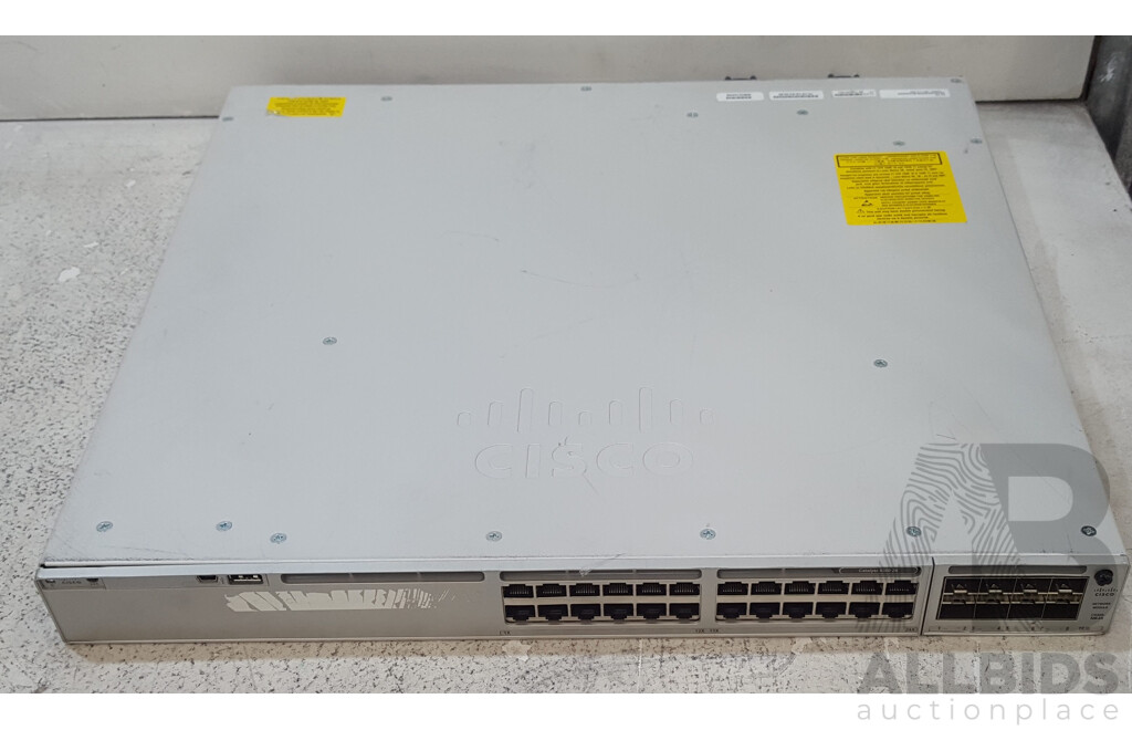 Cisco (C9300-24T-E) Catalyst 9300 24 24-port Gigabit Ethernet Switch