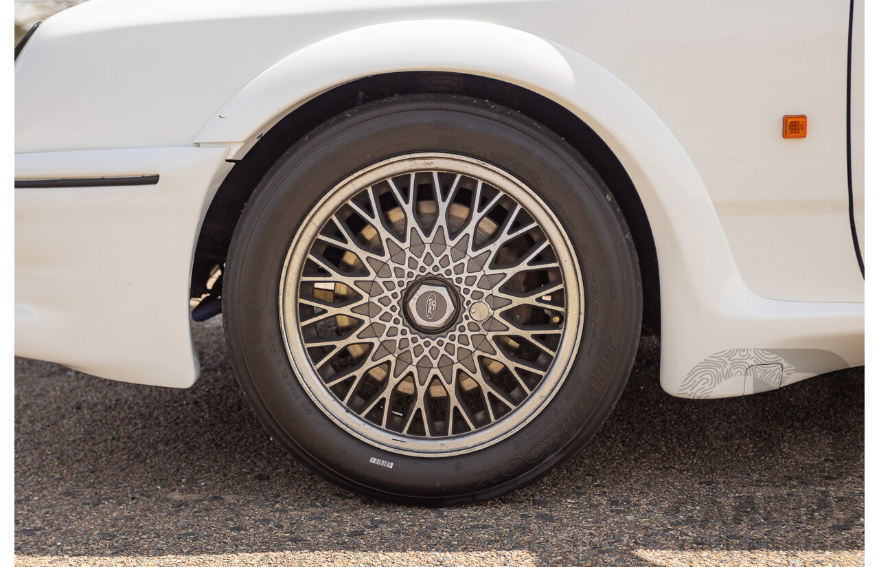 01/1986 Ford Sierra RS Cosworth 2d Coupe Diamond White Turbo 2.0L