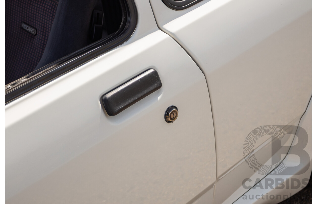 01/1986 Ford Sierra RS Cosworth 2d Coupe Diamond White Turbo 2.0L