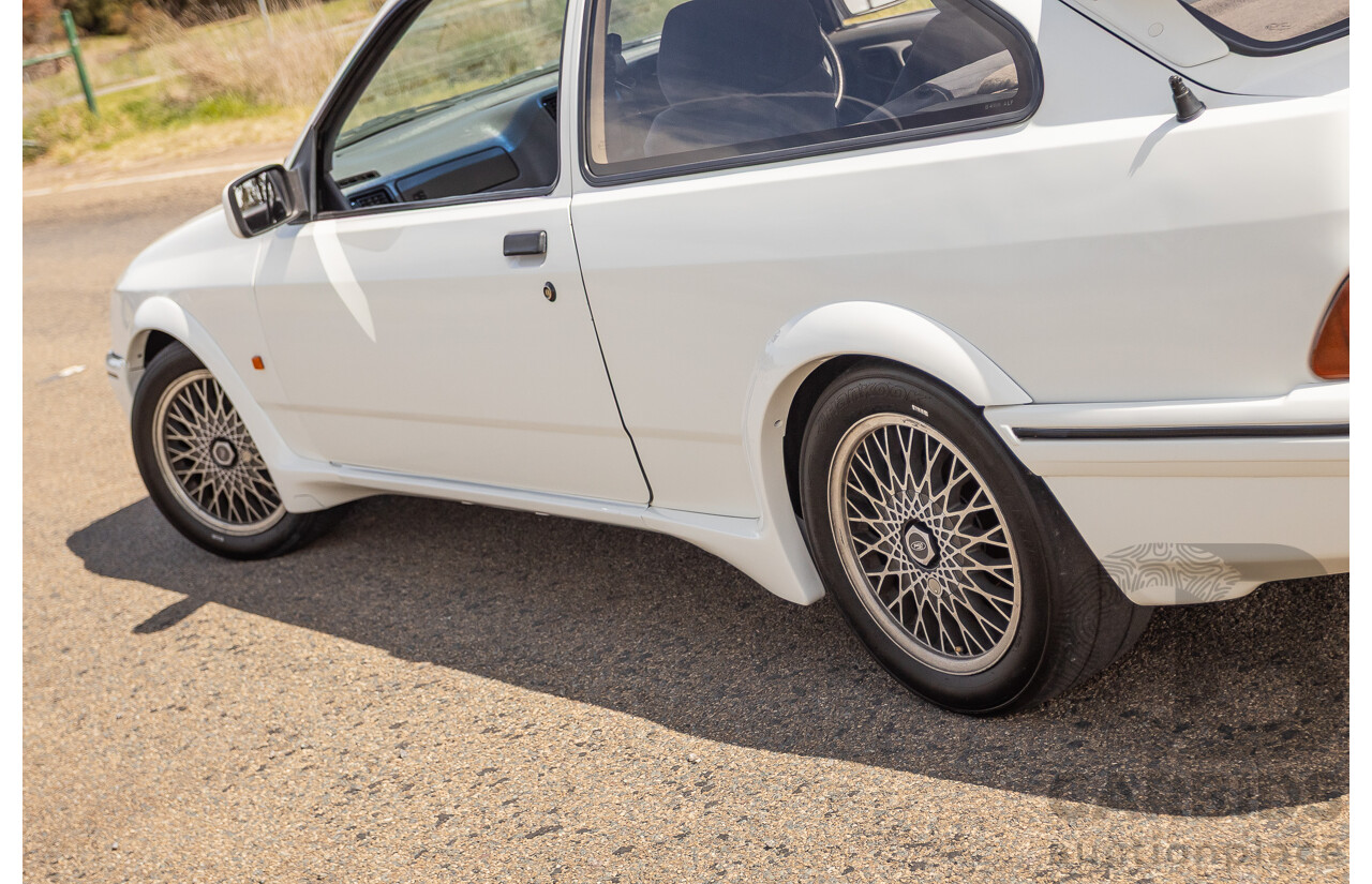 01/1986 Ford Sierra RS Cosworth 2d Coupe Diamond White Turbo 2.0L