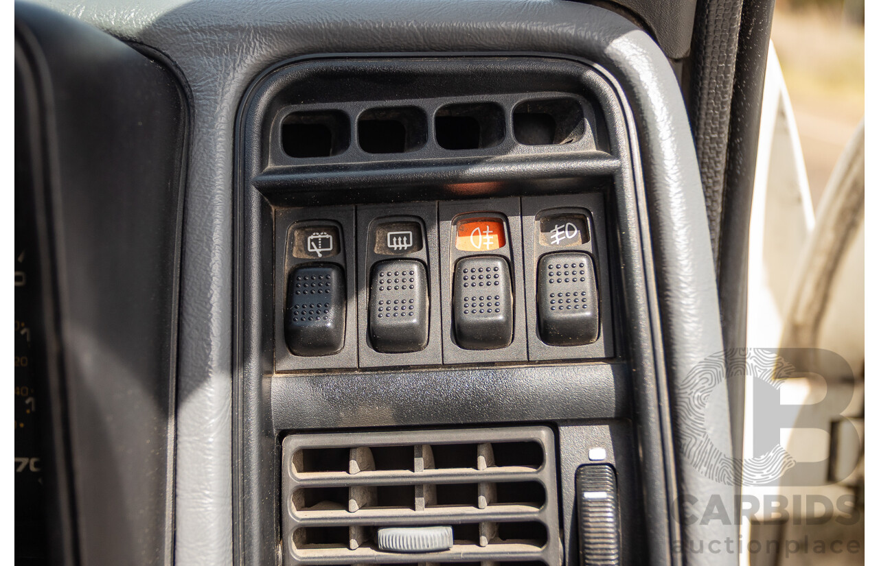 01/1986 Ford Sierra RS Cosworth 2d Coupe Diamond White Turbo 2.0L